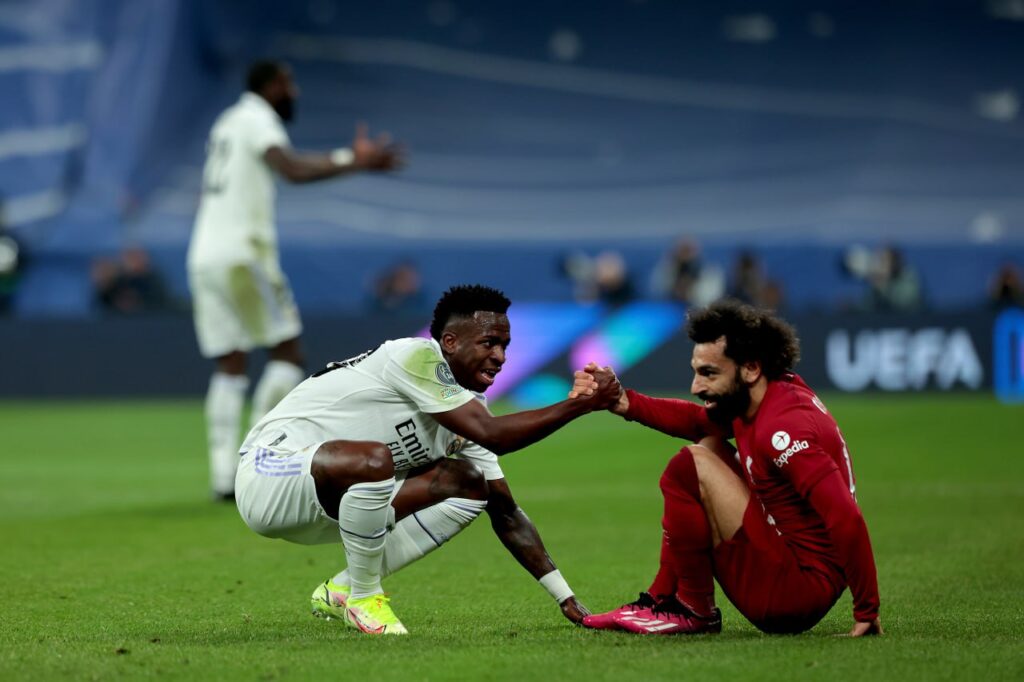 محمد صلاح - فينسيوس جونيور خلال مباراة ريال مدريد ضد ليفربول (المصدر:Gettyimages)