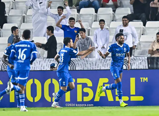 خبير تحكيمي: محترف الهلال نجا من عقوبة الطرد