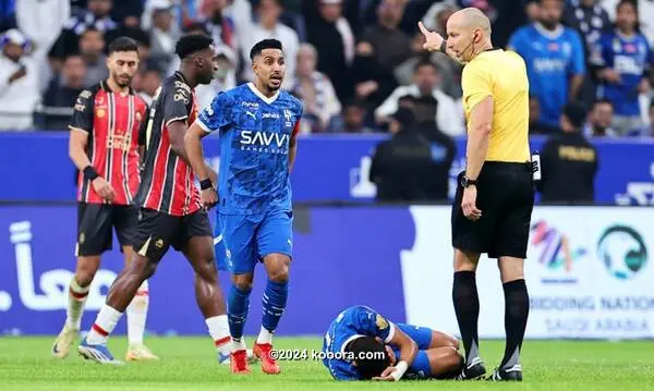 خبير يكشف مبالغة حكم الهلال والرائد.. وهذا اللاعب أفلت من طرد