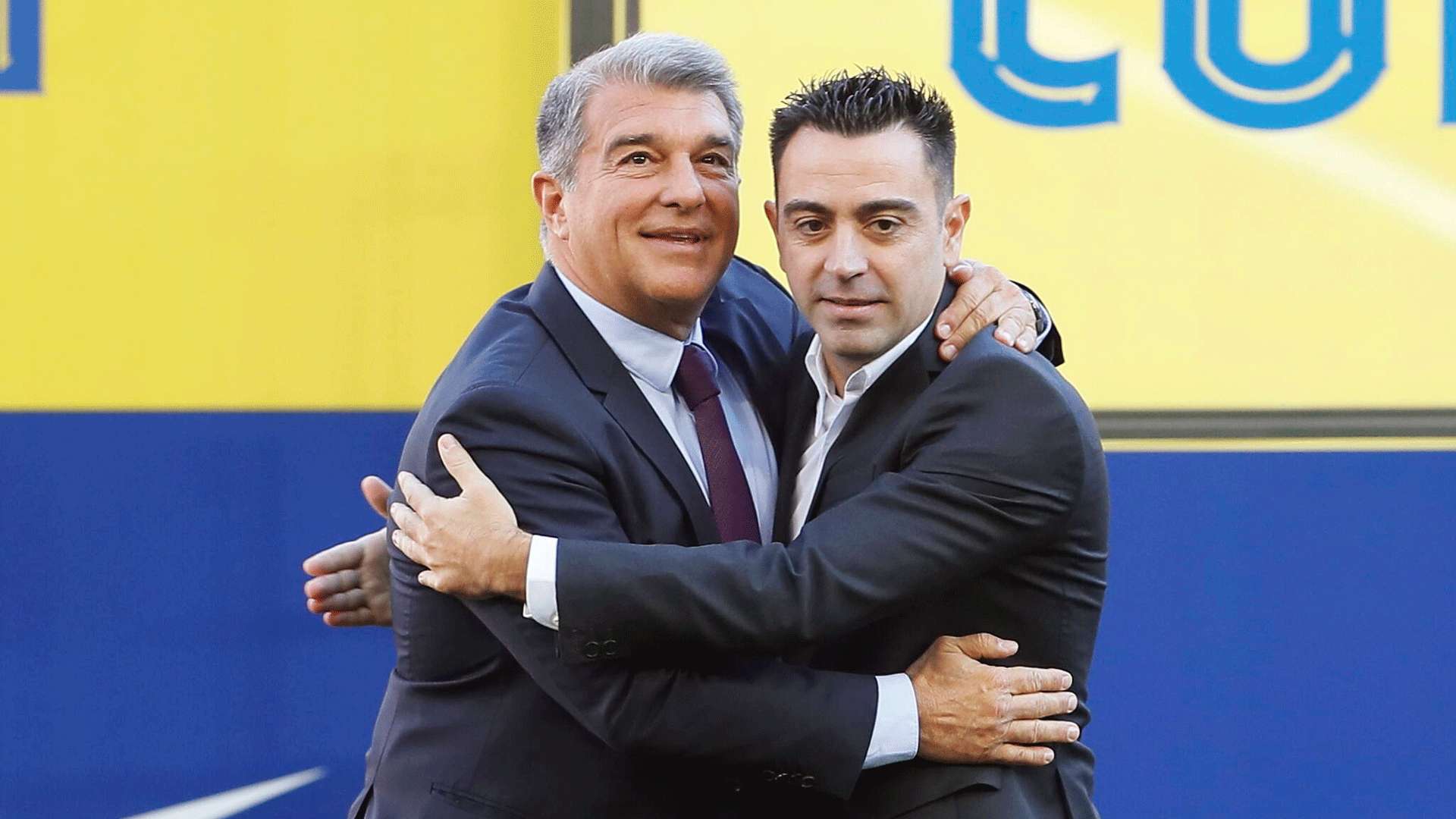 JOAN LAPORTA XAVI BARCELONA