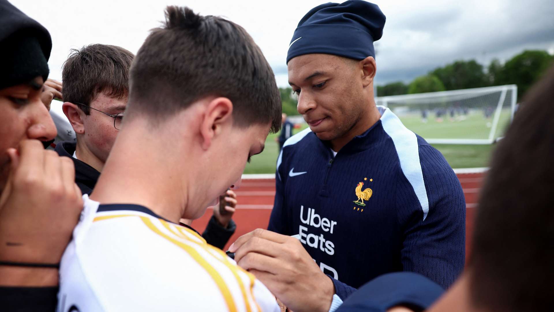 Kylian Mbappe Real Madrid shirt sign 2024