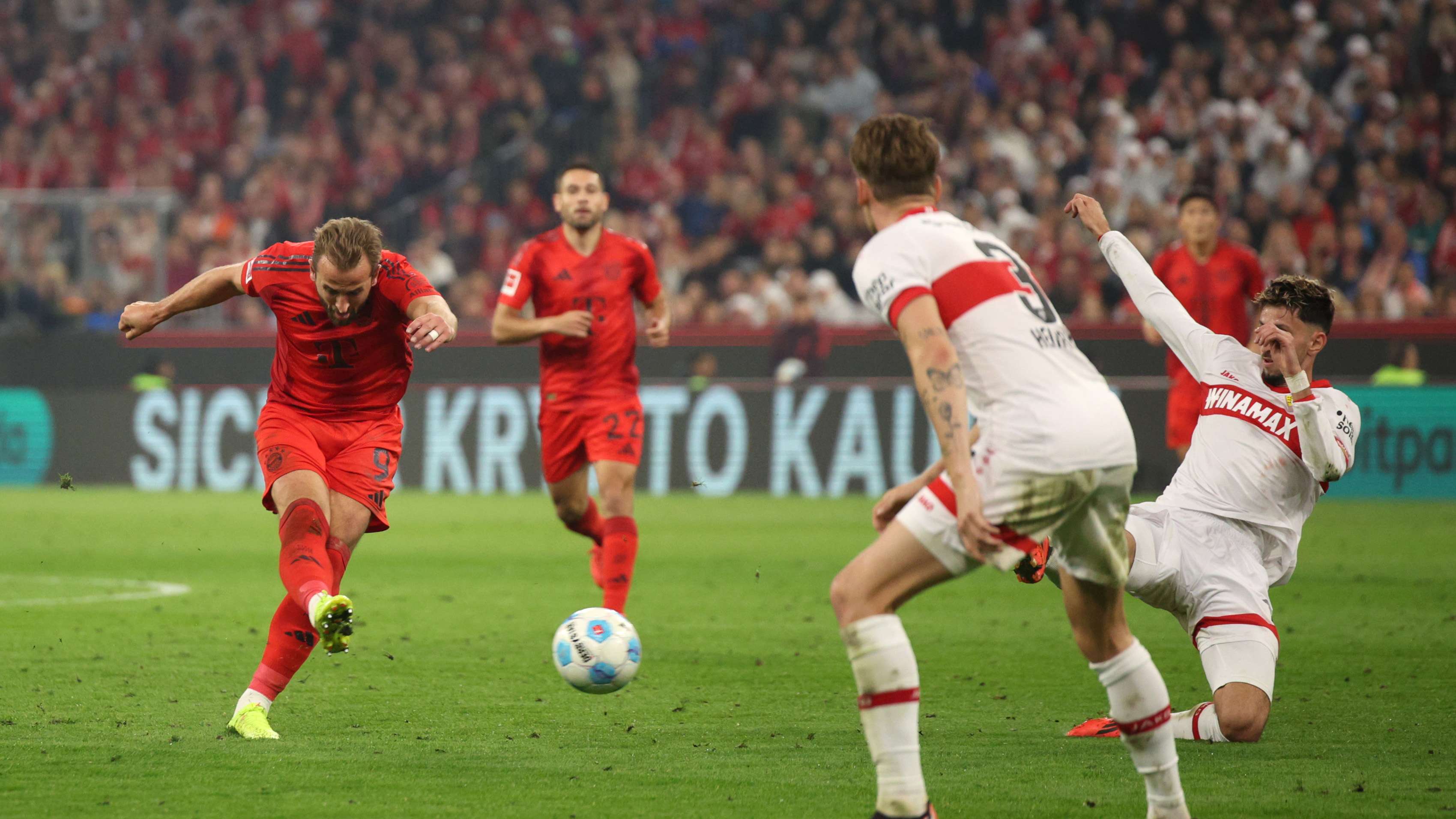 FC Bayern München v VfB Stuttgart - Bundesliga