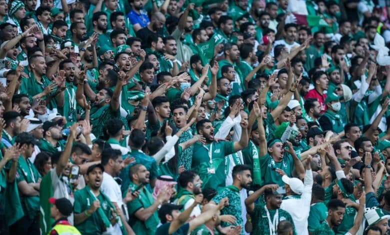 الجماهير تهاجم حافلة السعودية بعد الهزيمة من عمان في خليجي 26 (فيديو) - Scores