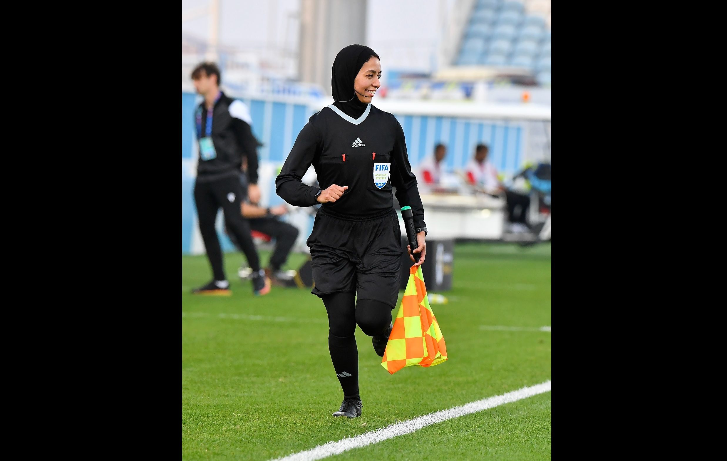 | من هي الحكمة الإماراتية أمل جمال؟.. شاركت بإدارة مباراة بني ياس والوصل