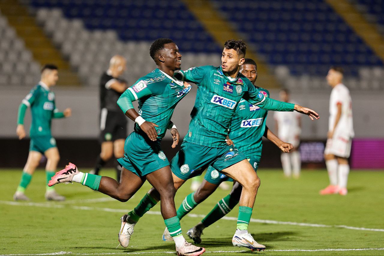 ميتروفيتش يقود هجوم الهلال ضد الشباب فى الدوري السعودي 