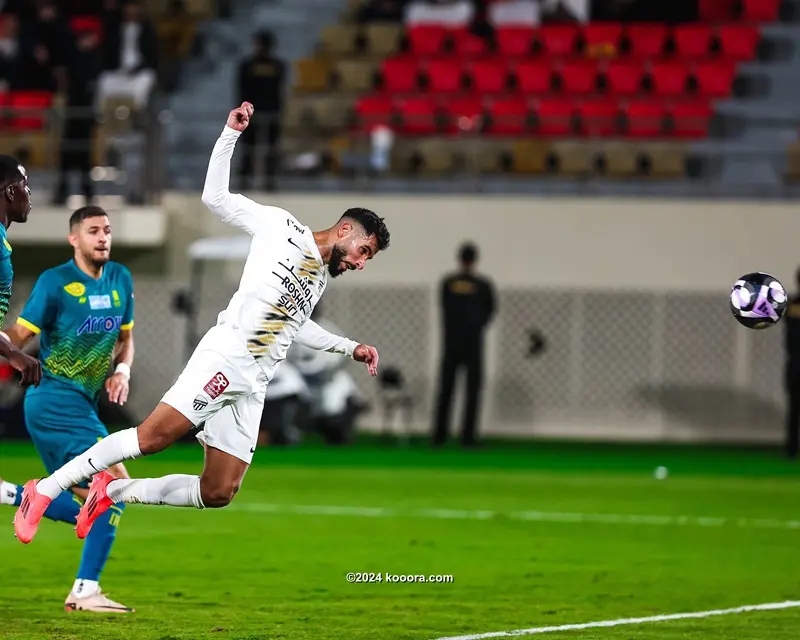 قرار عاجل من رابطة الدوري السعودي بشأن مباراة الاتحاد والطائي | 