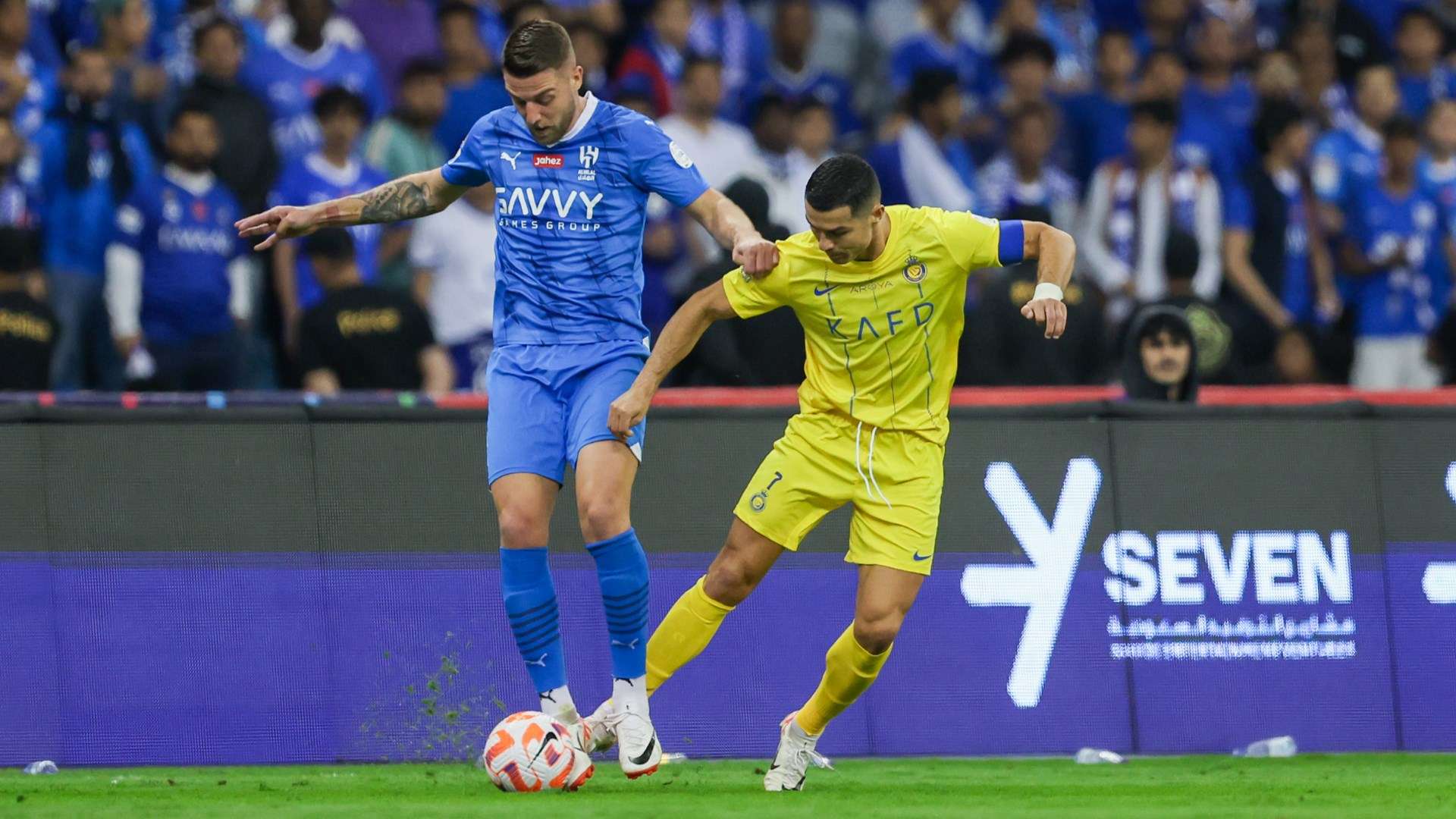 موقف لا يحسد عليه ..لاعب الهلال يتسبب في إحراج ساديو ماني! | 