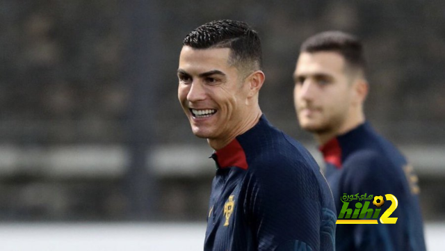 ريال مدريد ينافس اليونايتد على مدافع نابولي 