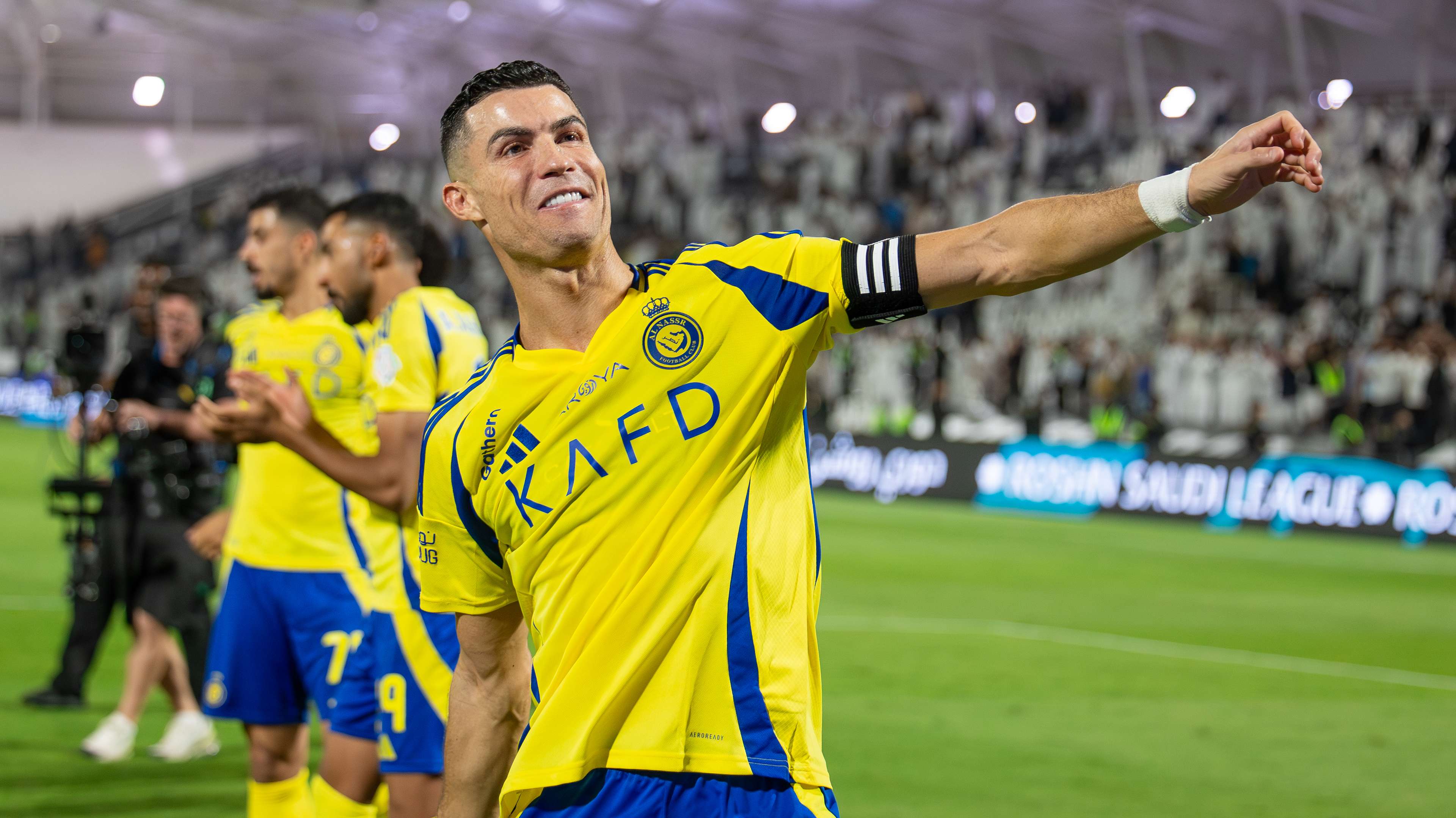 لماذا رونالدو منفتح على تجديد عقده مع النصر؟ 