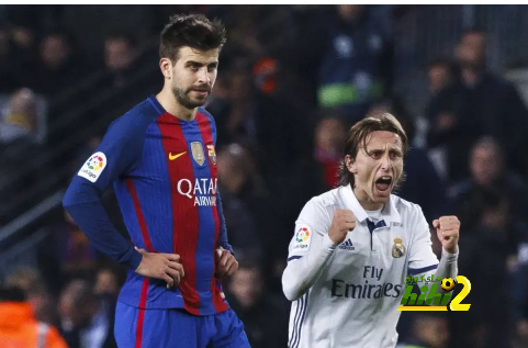 بنزيما يضيف الثالث لريال مدريد في برشلونة و يصعب مهمة الكتلان 