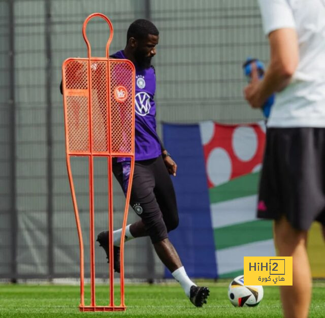 "تسبب في هبوط الأهلي التاريخي" .. عودة هذا المدرب إلى دوري روشن السعودي! | 