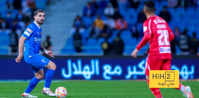 "أنا لمعلوماتك المغلوطة عن الأهلي لصالح الهلال بالمرصاد" .. جمهور الراقي يكيل المديح لعبدالله فلاته بعد موقفه في برنامج "أكشن مع وليد" | 