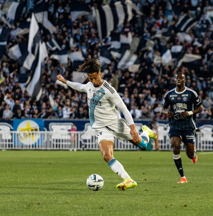 "نحن ضحية دوري نيجريرا القذر" .. قناة ريال مدريد تُهاجم حكم لقاء رايو فاليكانو بسبب قراراته! | 