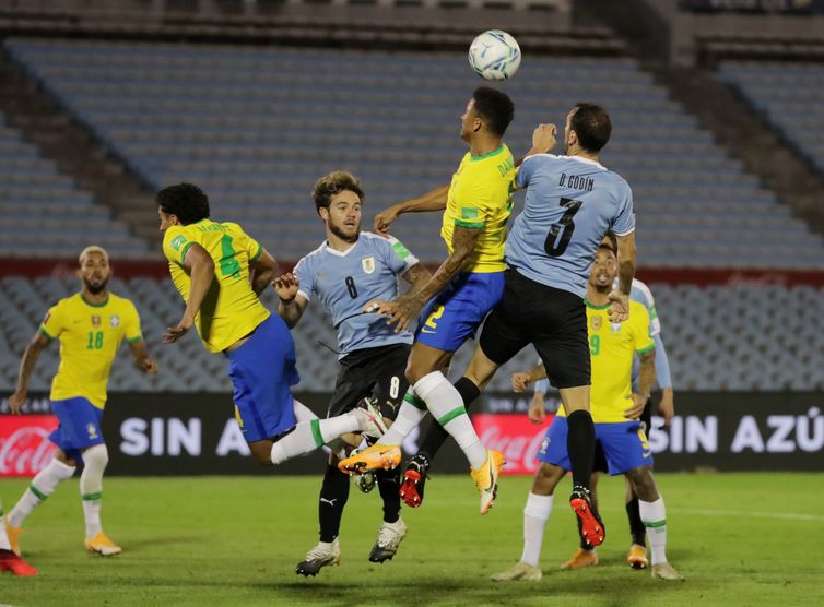 بعد خروجه مصابًا أمام الهلال .. الأهلي يحسم موقف عبد الله العمار من مواجهة الشباب | 