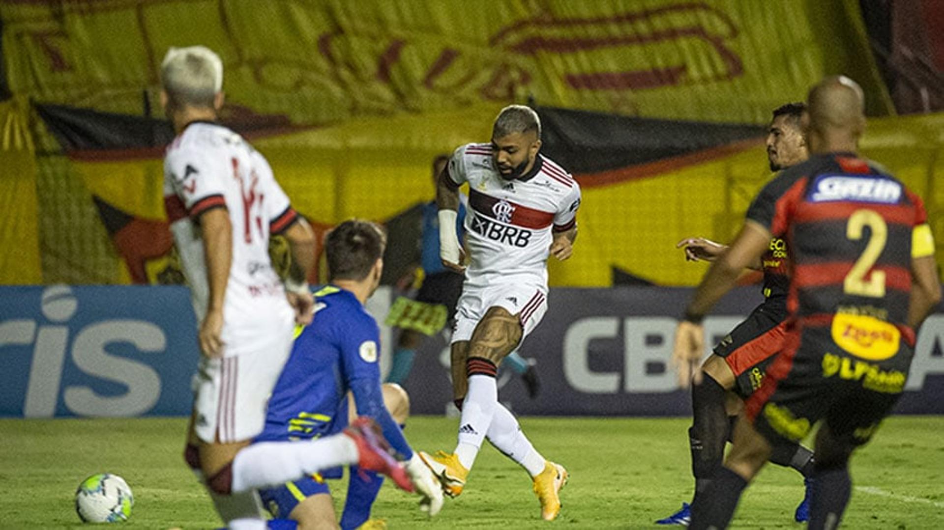 والد محمد النني يرد رسميًا على انتقال لاعب آرسنال إلى دوري روشن السعودي | 