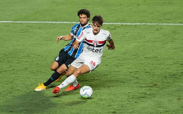 دفاع الاتحاد أمام النصر في الدوري السعودي 