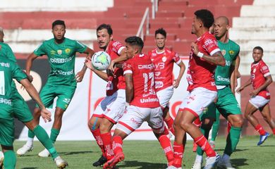 صفقة جديدة للعالمي.. كاسترو يحدد مطالبه الفنية قبل عودة الدوري 