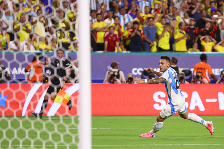 "الأهلي أولًا" .. فرمان جيسوس يحدد موقف الراحلين عن الهلال في الصيف! | 