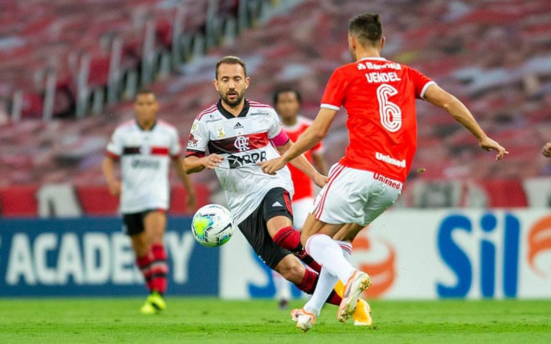 الوداد يبحث عن المشاركة بالكونفدرالية أمام الرجاء فى الدوري المغربي 