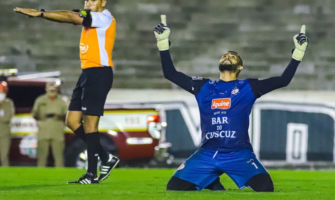 كلوب يعلن غياب محمد صلاح عن موقعة نوتنجهام فورست غدا 