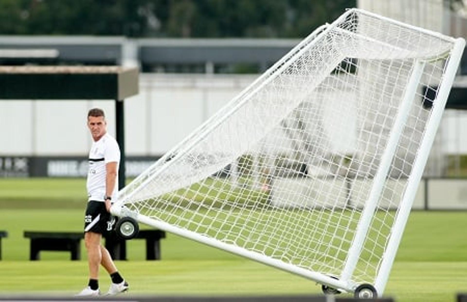 مدرب منتخب الإمارات: لسنا المرشح الأبرز للفوز بخليجي 26 | يلاكورة 