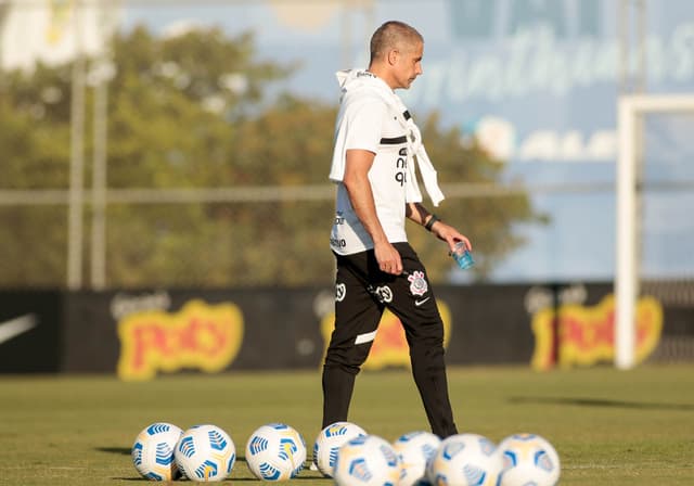 بعد رومارينيو.. نيوم يستعد لصفقة كبرى من الهلال 