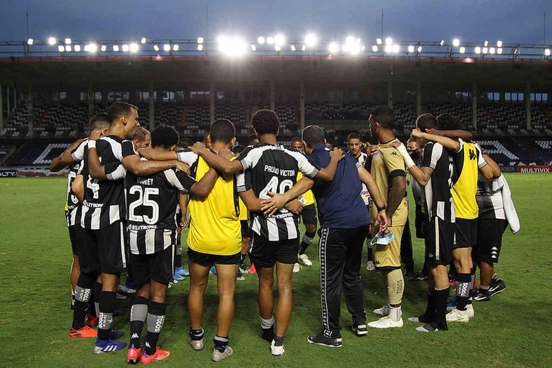 جماهير الوداد تُوّجه سهام الانتقاد إلى فوزي لقجع وتُعاتب أيت منا - Scores 