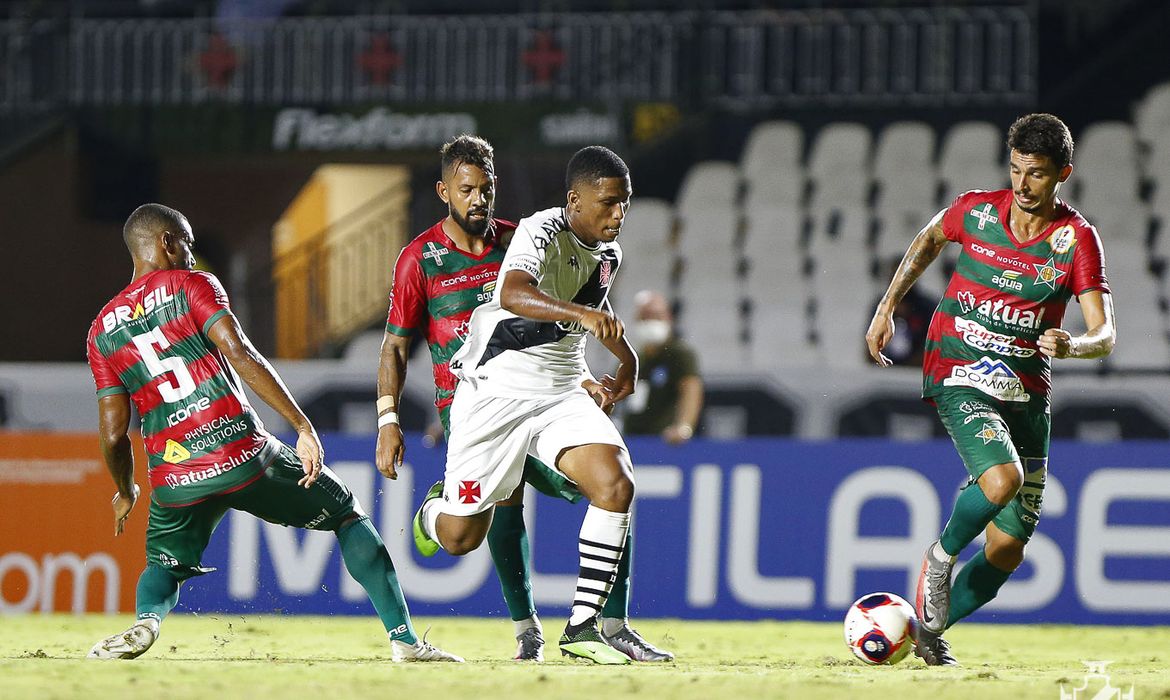 فاجأ الجمهور وأشاد بنجم الهلال .. رينارد: لم أتوقف عن متابعة الدوري السعودي وتلك المواهب لفتت نظري | 