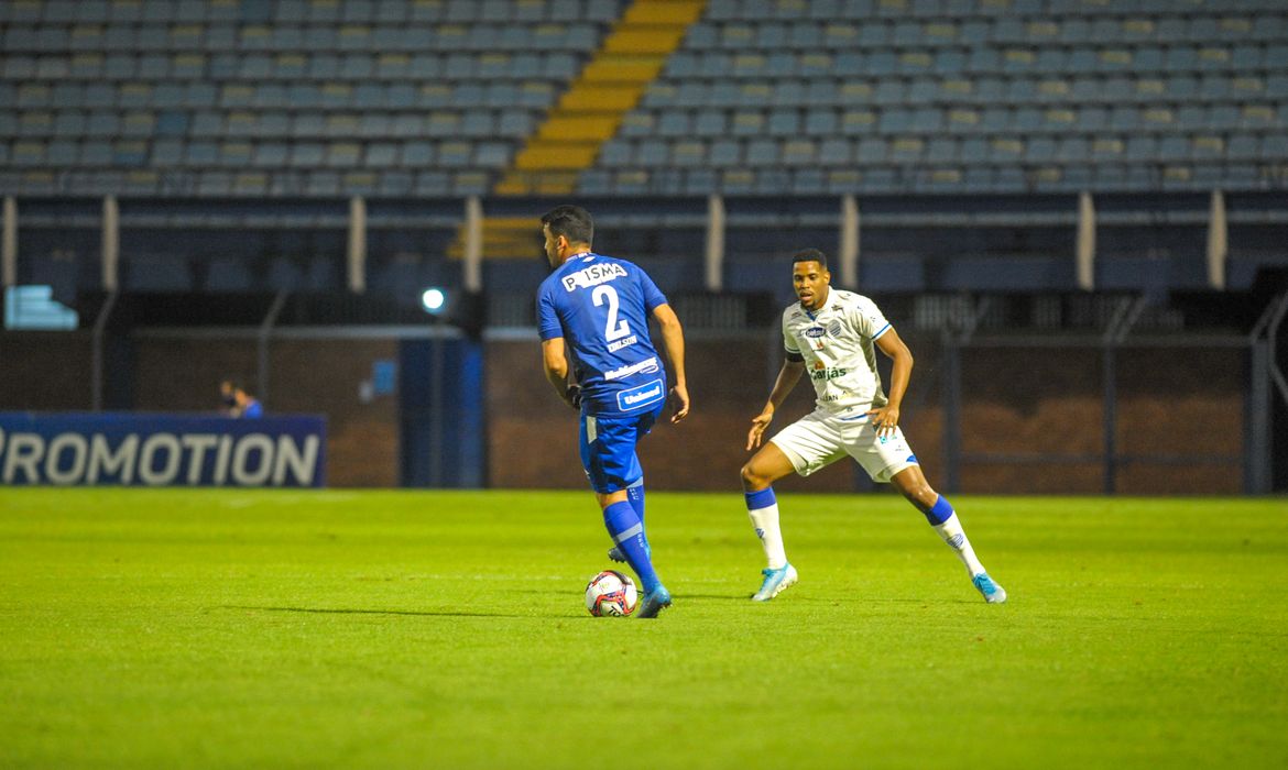 لاعب جيرونا: التعادل أمام ألافيس أمر محبط.. جئنا من أجل الفوز 