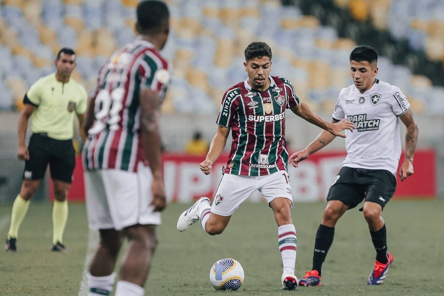 صراع بين الهلال والنصر والقادسية على هذا اللاعب 