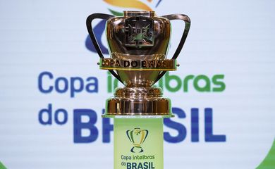 ما القنوات الناقلة لمباراة النصر والفيحاء في دوري روشن السعودي 2023-2024 وكيف تتابعها عبر الإنترنت؟ | 