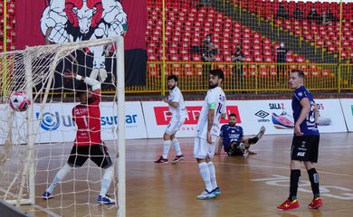 فيديو: صالح الشهري يعود بالهلال للتعادل في الكلاسيكو 