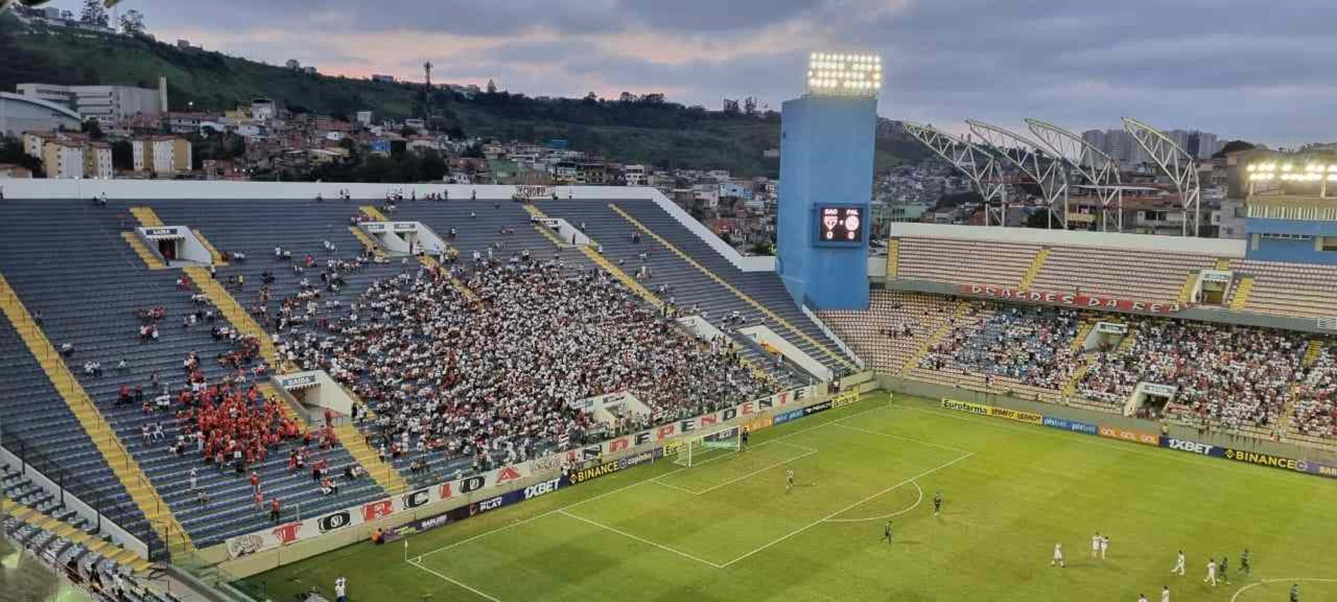 ميلان يواصل إنتصاراته فى الدوري الإيطالي بثلاثية ضد فيرونا 