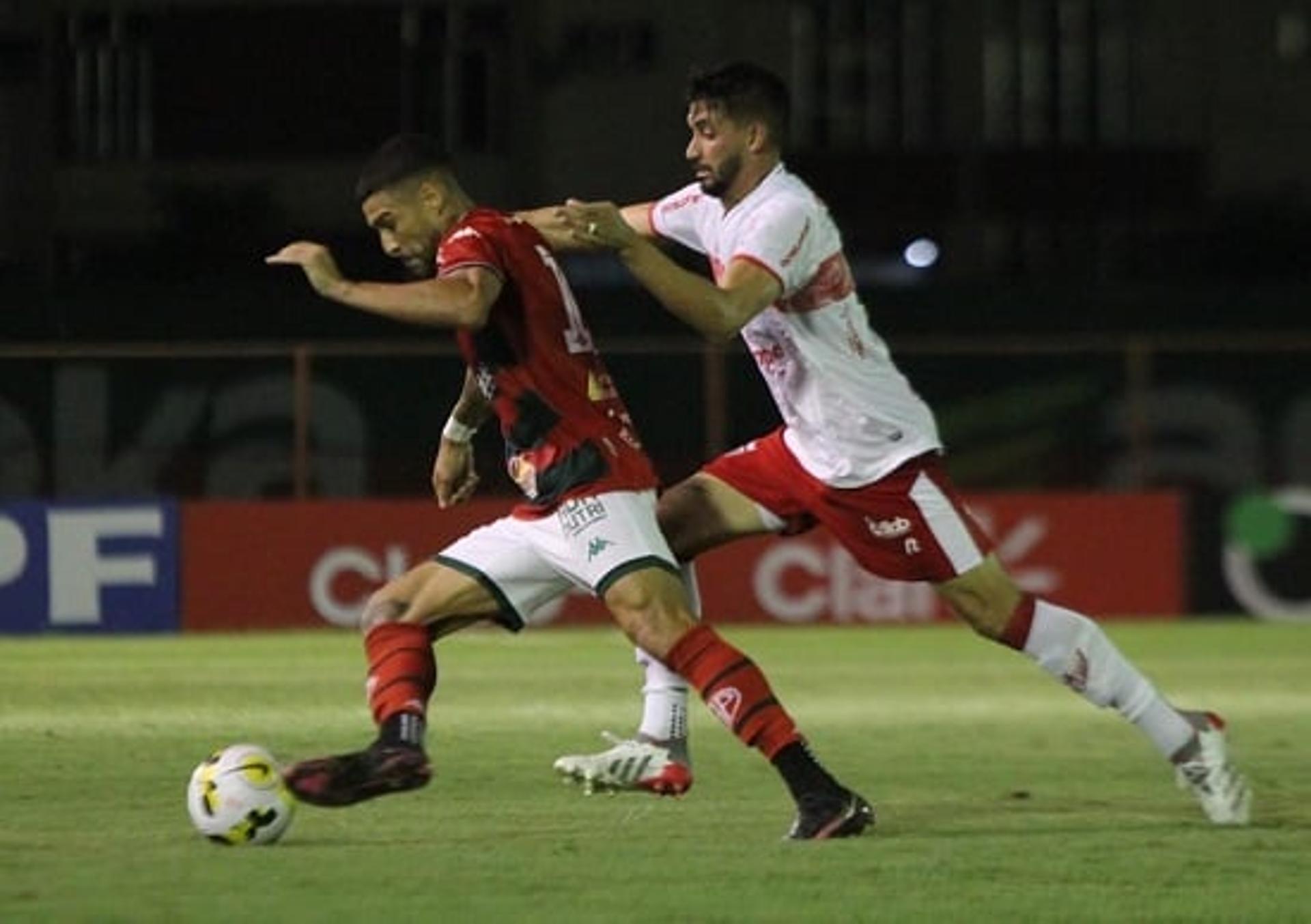 شوط أول سلبى بين نابولي ضد لاتسيو فى الدورى الإيطالى 