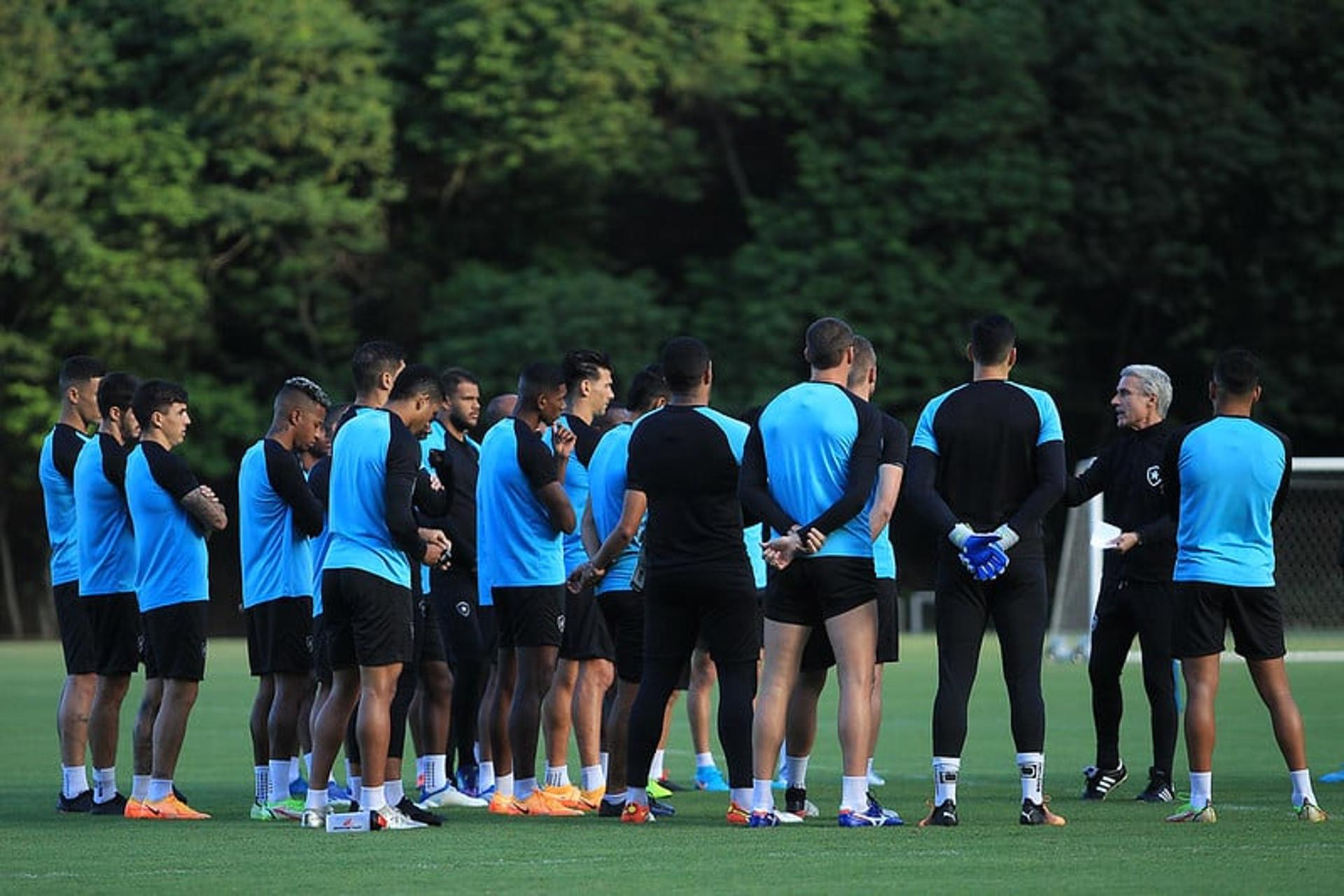 لماذا طردت اديداس من منتخب المانيا …؟! 