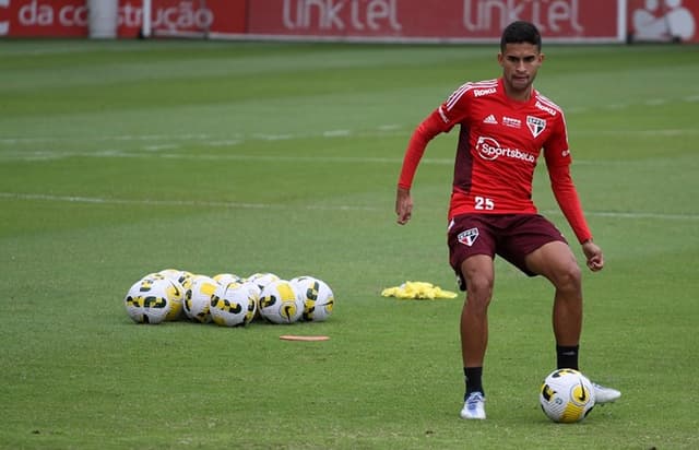 غولر سيجني ثمار ما زرعه في اليورو مع الريال 