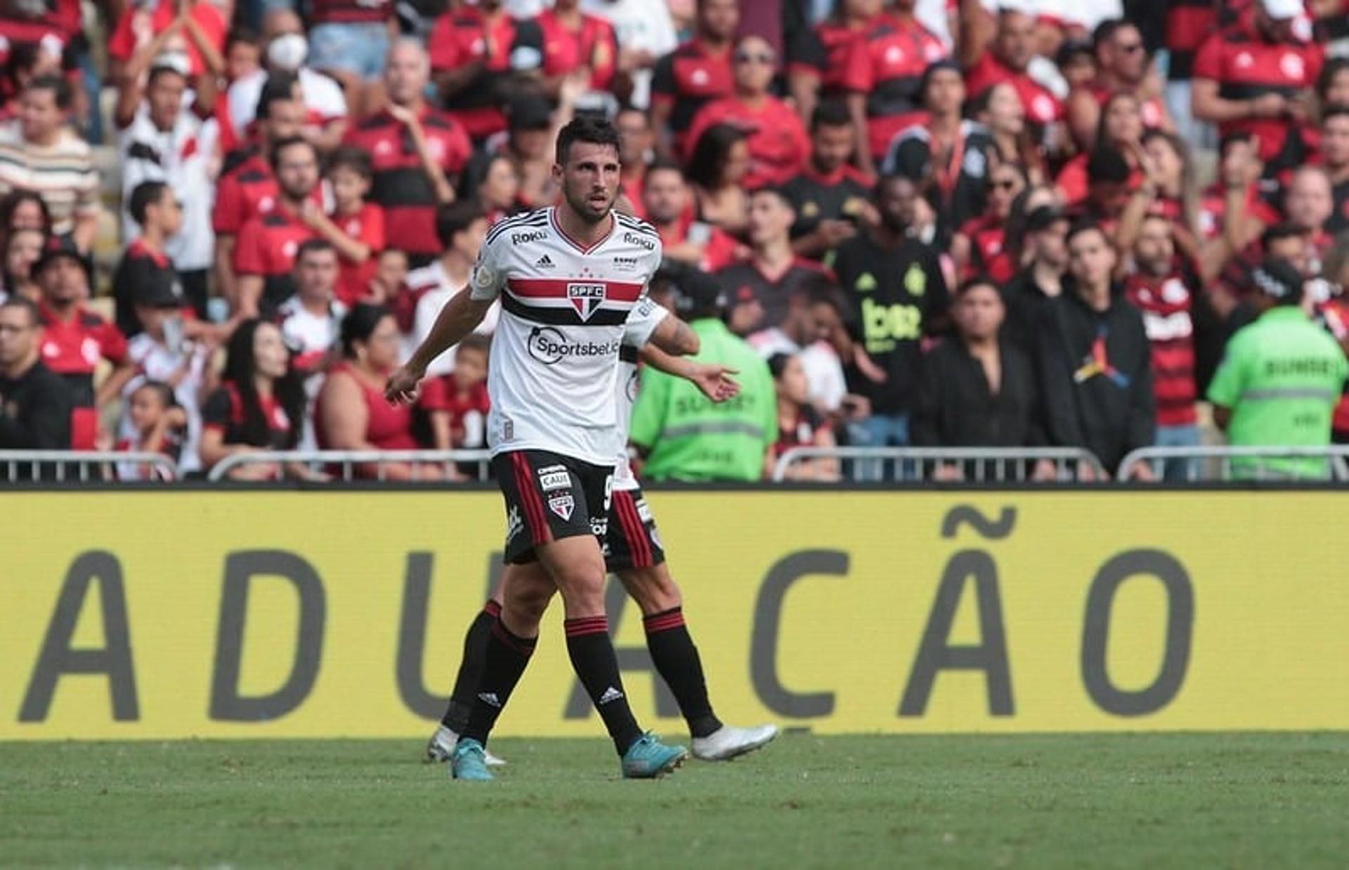 فيديو | الدموع تنهمر وآلاف يقتحمون الملعب.. جورجيا تحتفل بتأهل تاريخي لليورو! | 