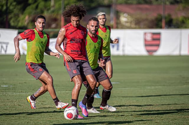 "وداع الهلال بكأس الملك أفضل ذكرياتي وصاروخي في النصر لا يُصدق" .. تياجو نيفيز يوجه رسائل نارية! | 