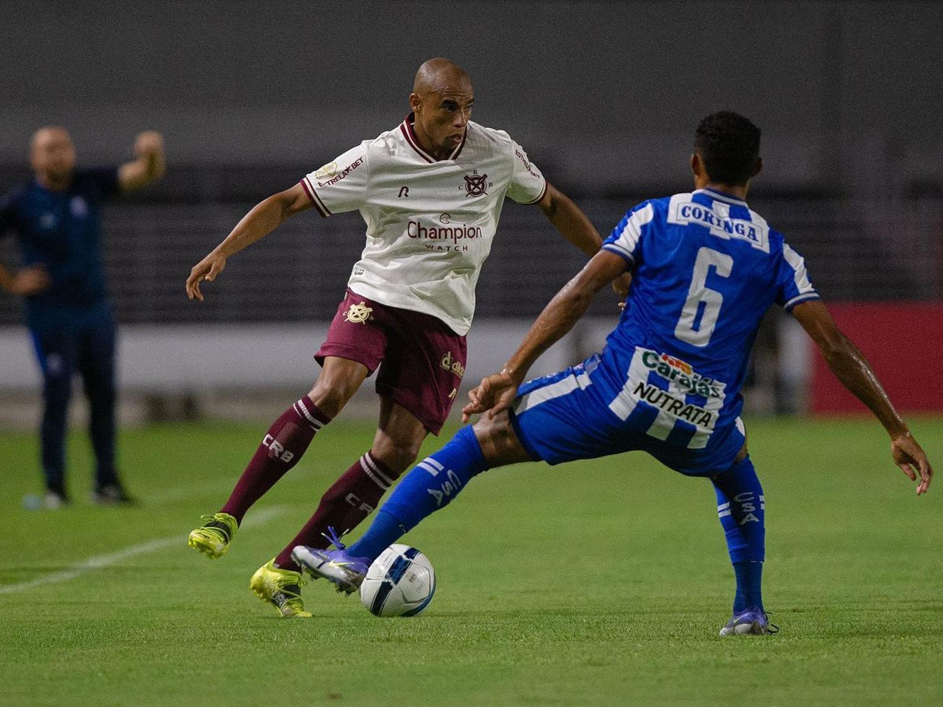 كم نقطة يحتاج الهلال للفوز بالدوري؟ 