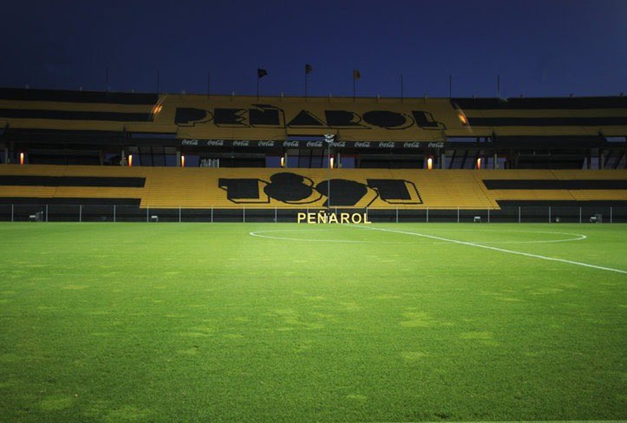 لاعب واحد قادر على اللعب مع إسبانيا بدلاً من لو نورماند! 