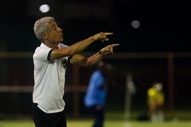 مدرب بلجيكا يعلق على صافرات الاستهجان ضد المنتخب بعد التعادل مع أوكرانيا 