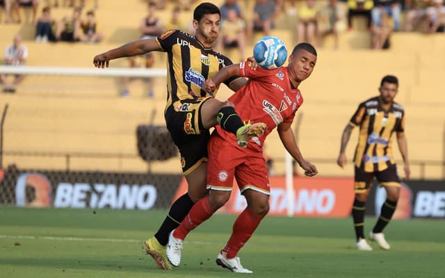 الاتحاد يكتسح الفتح برباعية بمشاركة أحمد حجازي في الدوري السعودي.. فيديو 