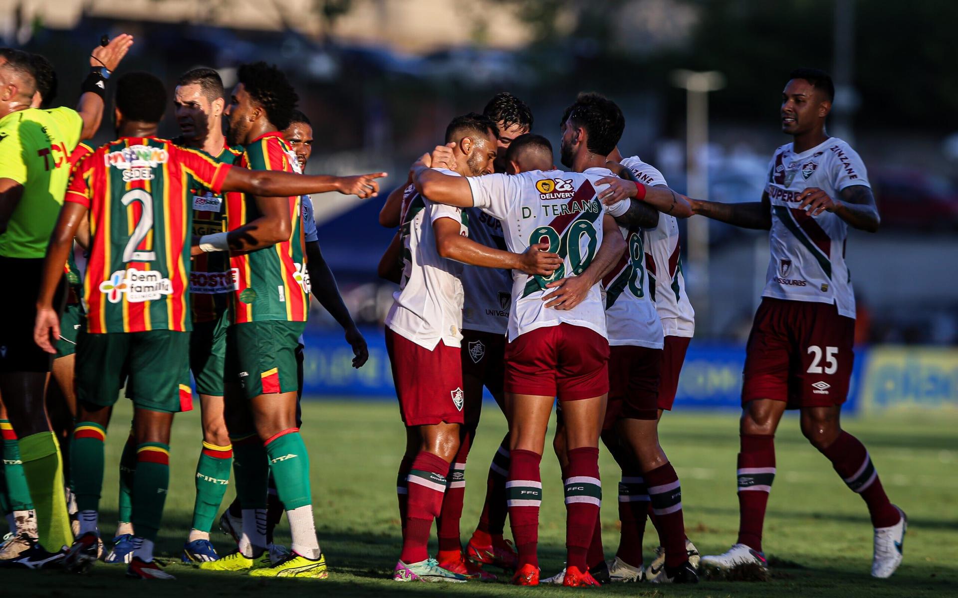 1 مقابل 4 .. الكشف عن الصفقة التبادلية الكبرى بين النصر والشباب! | 