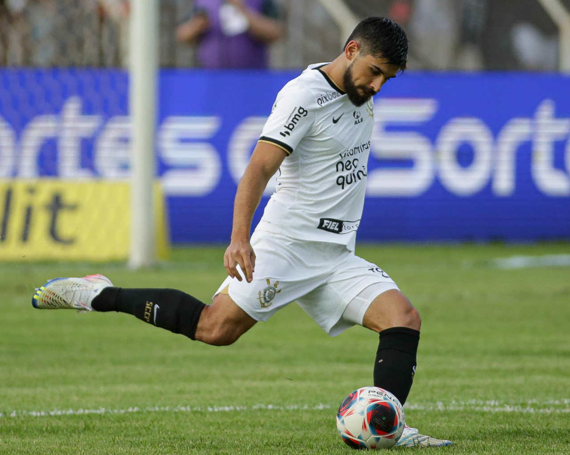 الهلال يتفوق تاريخياً على الشباب في الدوري السعودي 