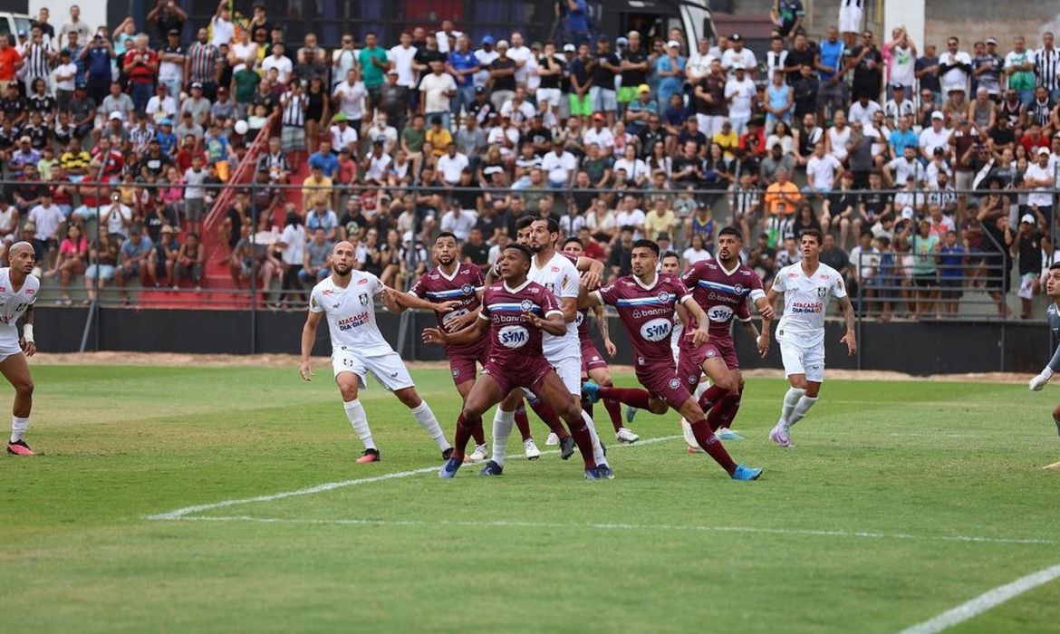 لاعب فياريال يعتذر من شتيغن 