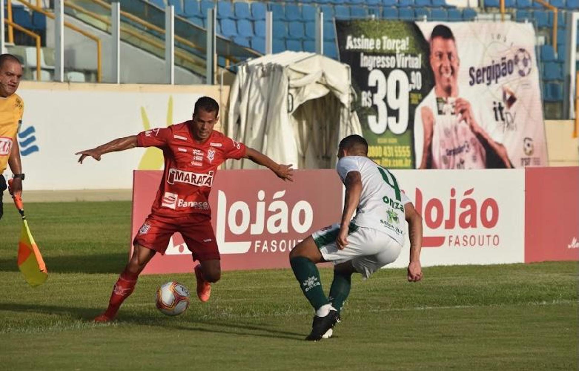 "الاتحاد محسود" .. لؤي مشعبي يحذر اللاعبين من الانشغال بالأهلي قبل مواجهة الجندل! | 