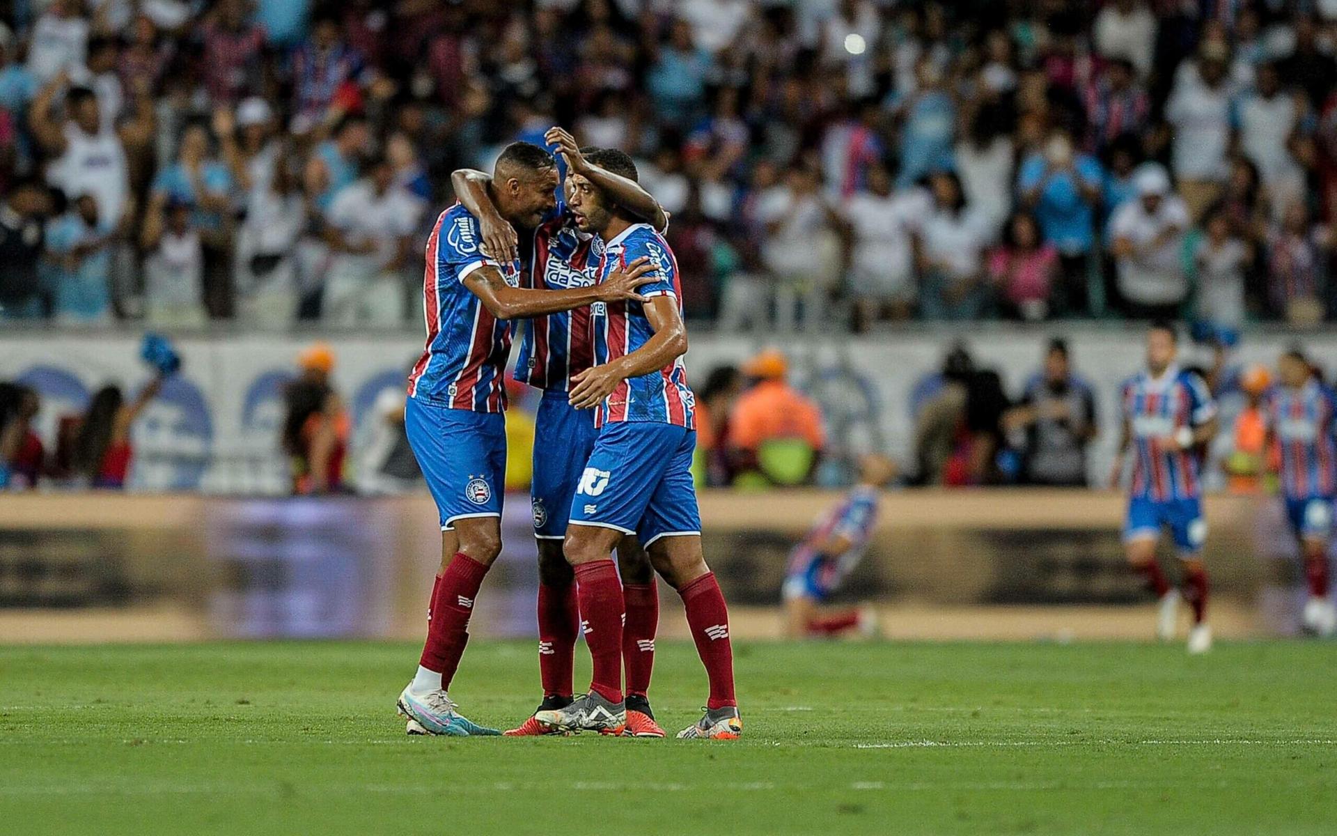 الهلال يصل أبها لمواجهة الأهلي 