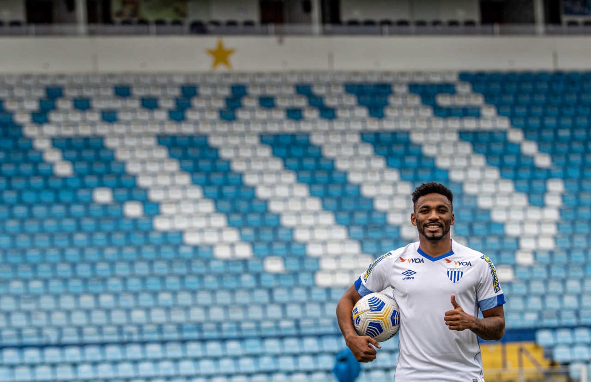 حكم ديربي الهلال والنصر.. الاختيار إلى أين؟ 