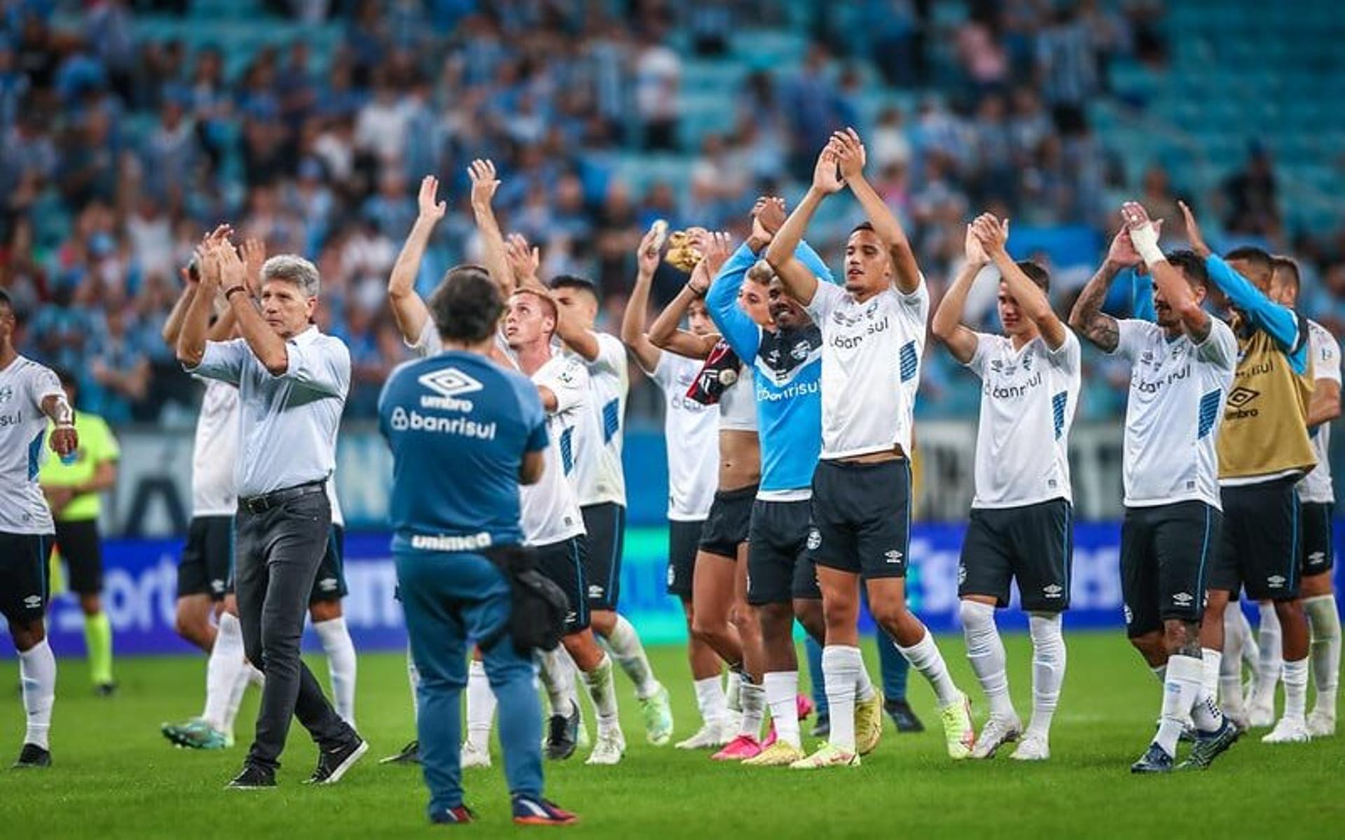 أرقام أليكس تيليس مع النصر في الشوط الأول أمام الهلال 