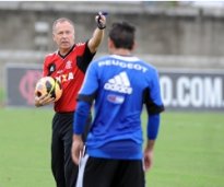 أرقام أليكس تيليس مع النصر في الشوط الأول أمام الهلال 